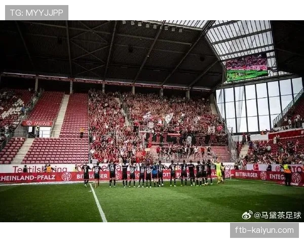 战术板:勒沃库森对阵科隆一役,双方在中场区域的球权交换高达43次 战术板:勒沃库森对阵科隆一役,双方在中场区域的球权交换高达43次